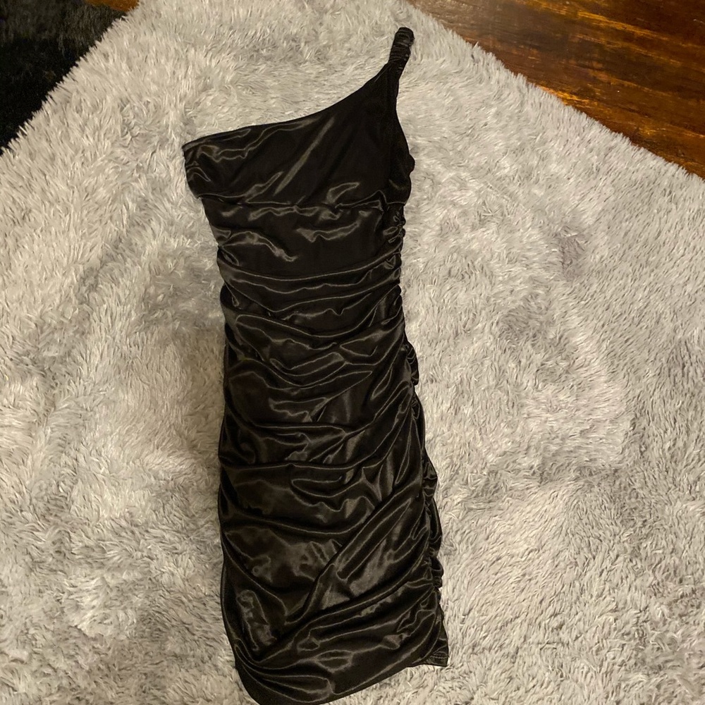 One shoulder fitted black dress
